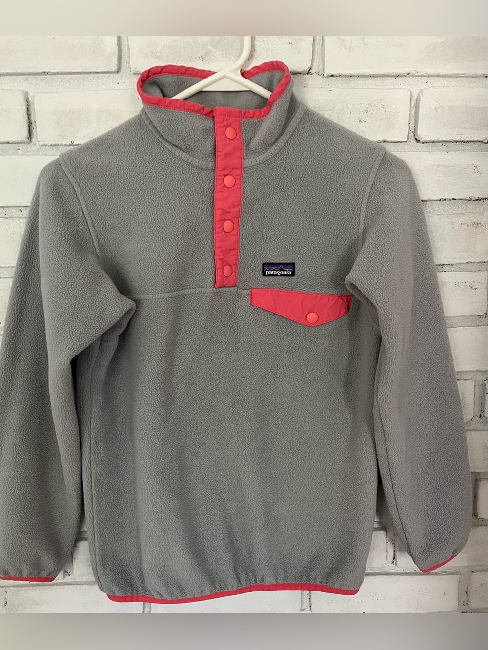 Like New Patagonia Synchilla Snap-T fleece youth gray/pink pullover 10/12yrs